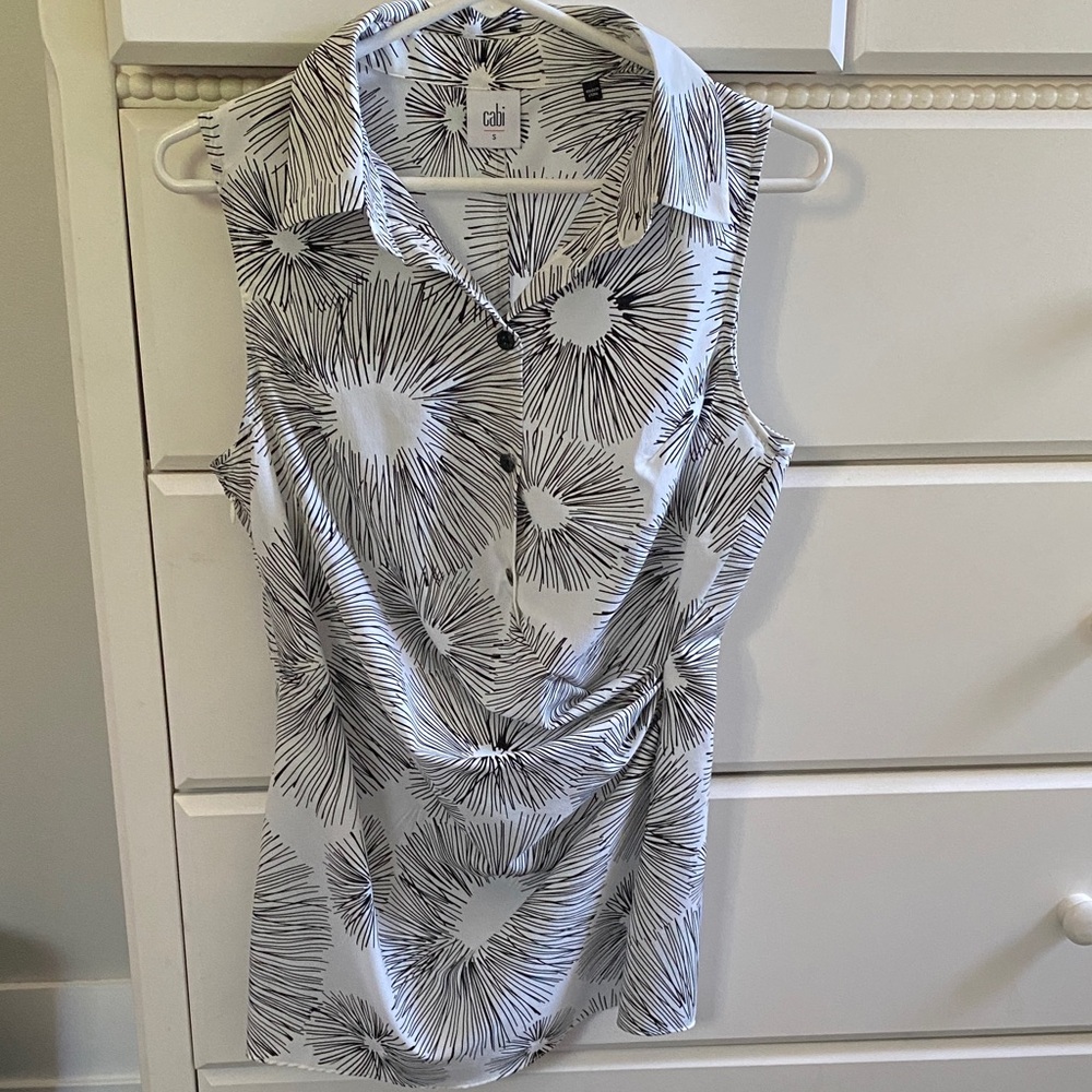 CAbi Patterned Sleeveless Blouse. Black and White. Size S